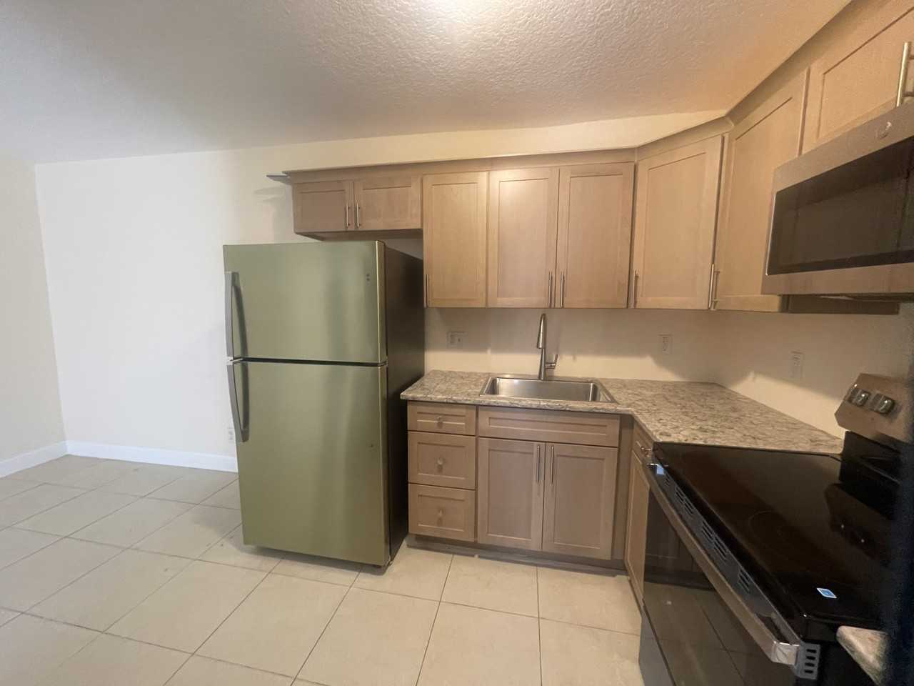 5213 Nw 23rd St - Photo 2 of 3