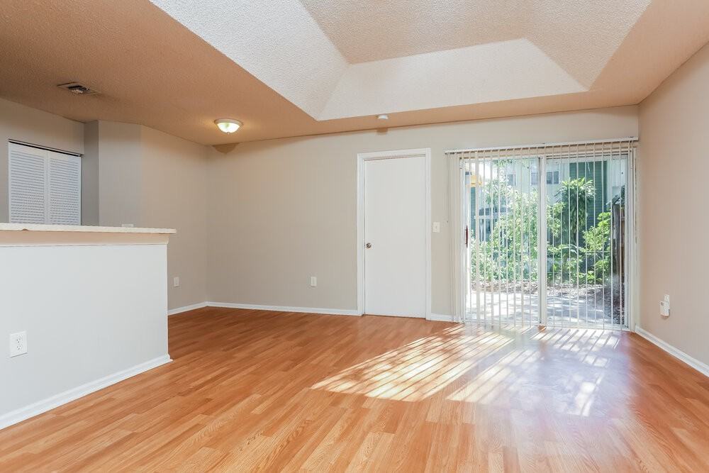 4082 Eastridge Dr - Photo 4 of 21