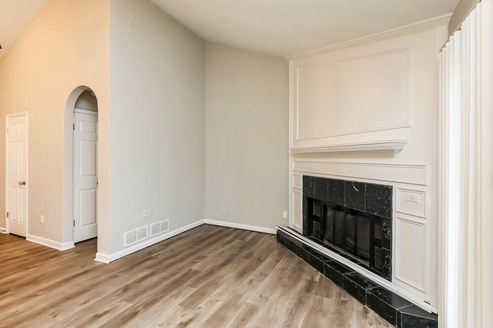 5253 Corinth Dr - Photo 3 of 19