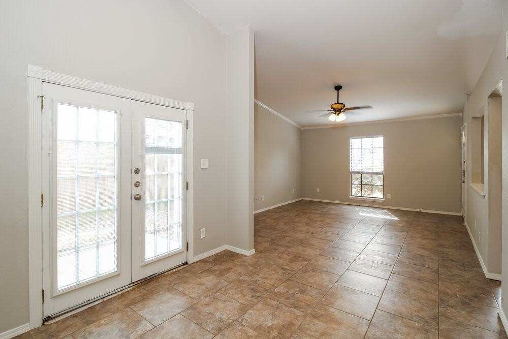 5609 Powers St - Photo 7 of 19