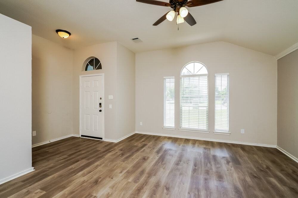 204 Harvard Dr - Photo 4 of 19