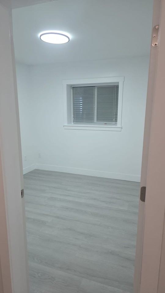 1098 Montroyal Boulevard - Photo 6 of 18