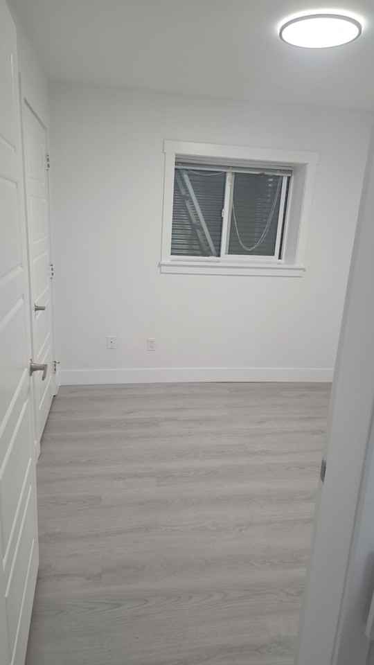 1098 Montroyal Boulevard - Photo 7 of 18