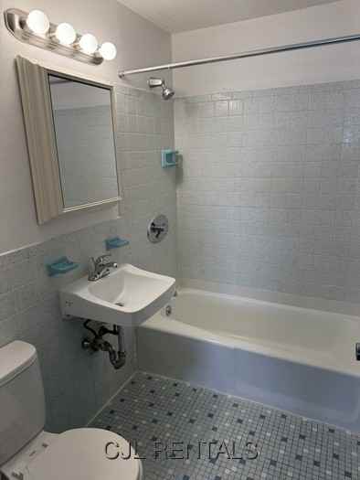 71 Montvale Ave #21 - Photo 6 of 7