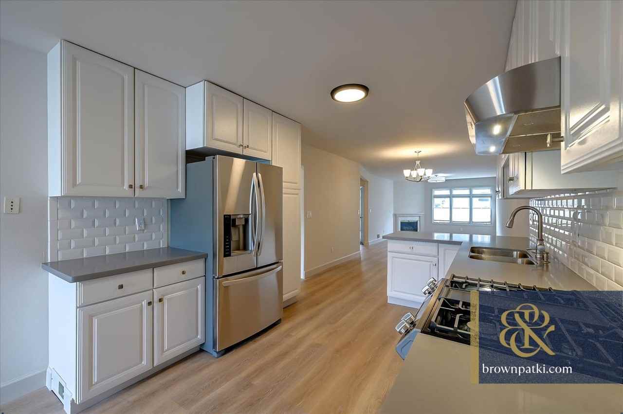 162 Caselli Ave - Photo 6 of 24