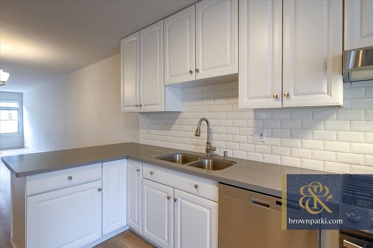 162 Caselli Ave - Photo 7 of 24