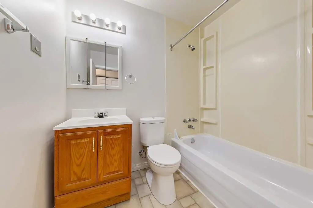 Park Royal Manor - Photo 5 of 19