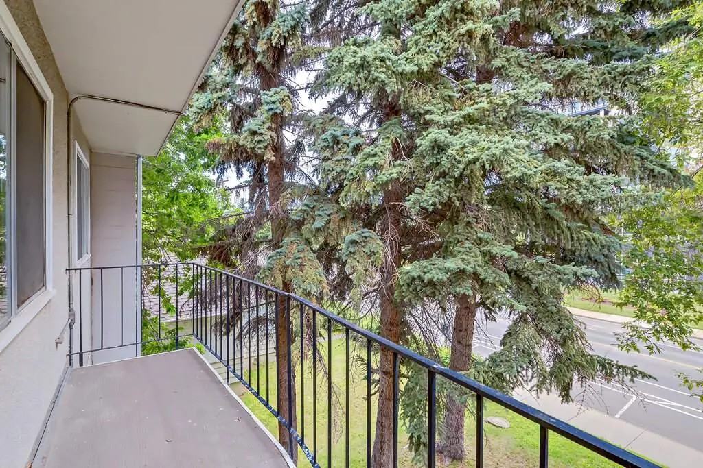 Park Royal Manor - Photo 6 of 19