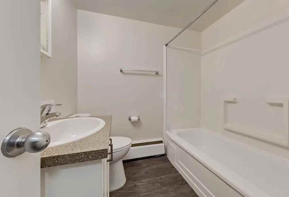 Lincoln House - Photo 6 of 8