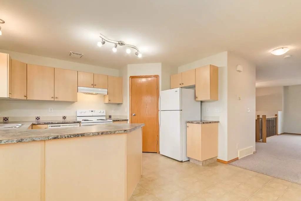 Kitson Close Townhomes - Photo 6 of 17