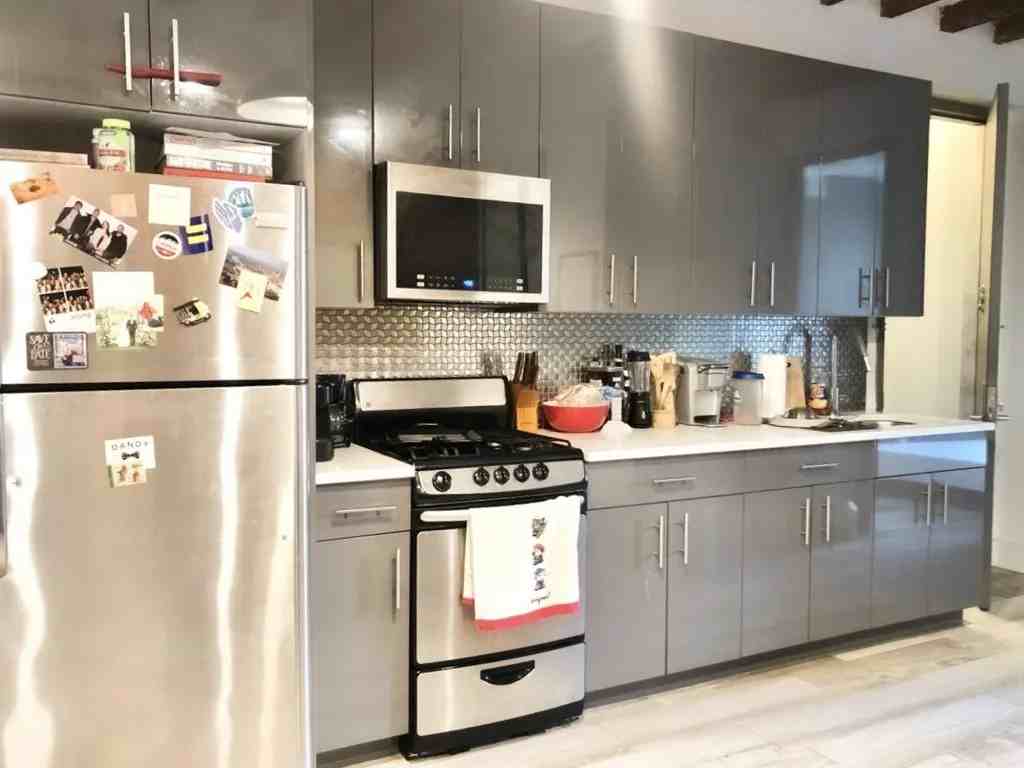 Private Bedroom in 4 Bedroom/1 Bathroom Home - Photo 5 of 6