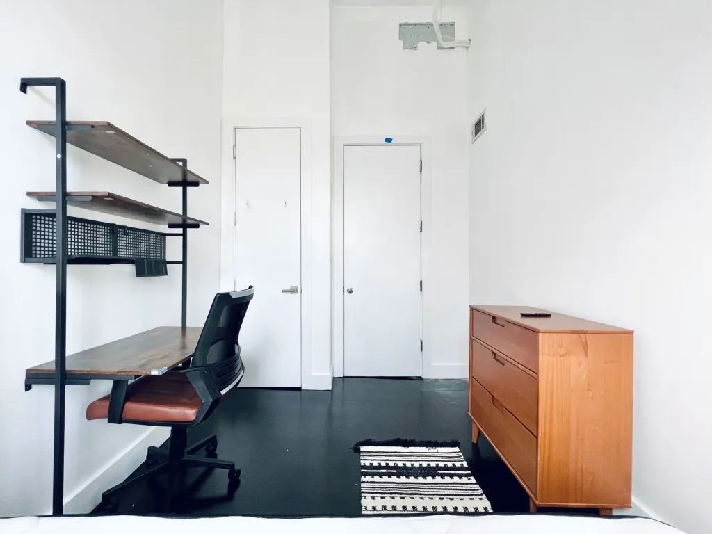 Private Bedroom in 5 Bedroom/2 Bathroom Home - Photo 2 of 8