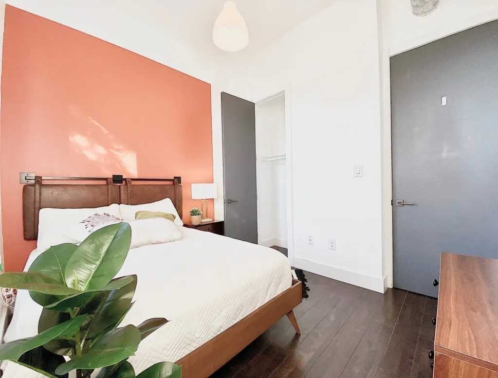 Private Bedroom in 4 Bedroom/2 Bathroom Home - Photo 3 of 14