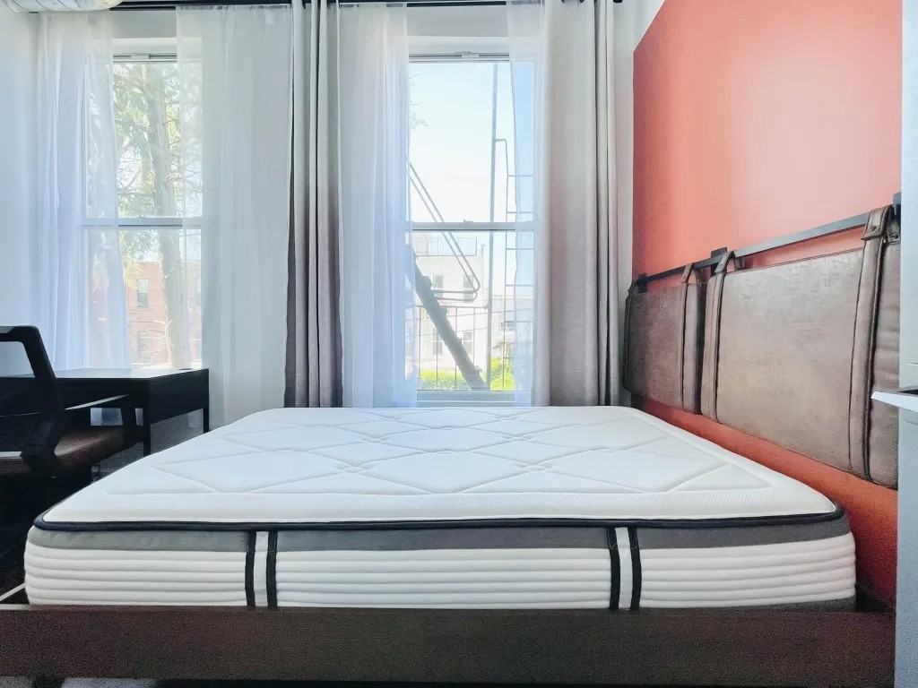 Private Bedroom in 4 Bedroom/2 Bathroom Home - Photo 6 of 14