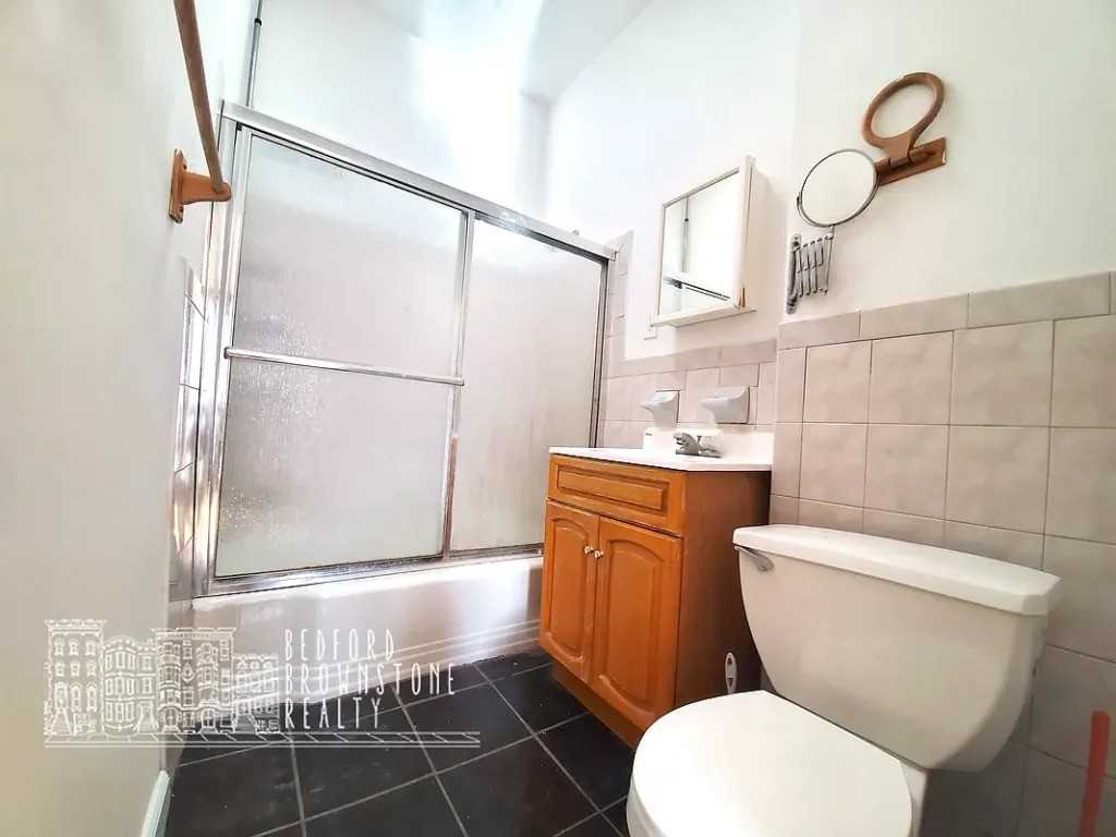 Private Bedroom in 3 Bedroom/1 Bathroom Home - Photo 5 of 12