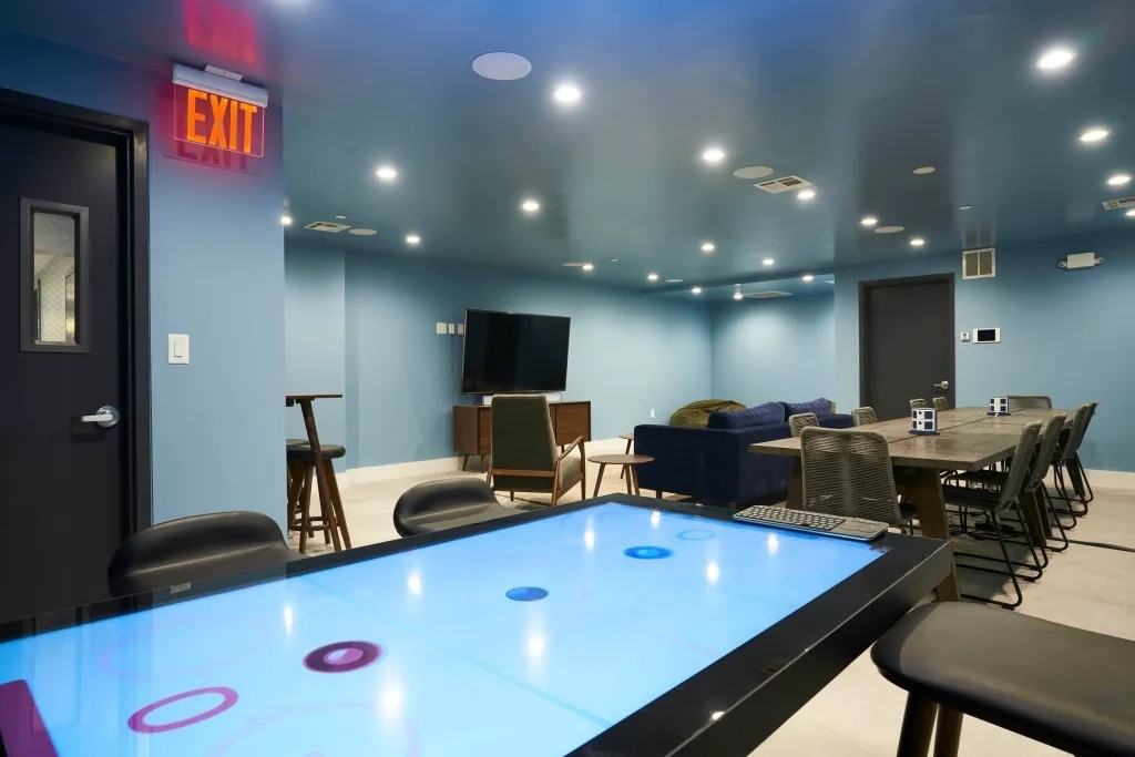 Private Bedroom in 5 Bedroom/1 Bathroom Home - Photo 7 of 11