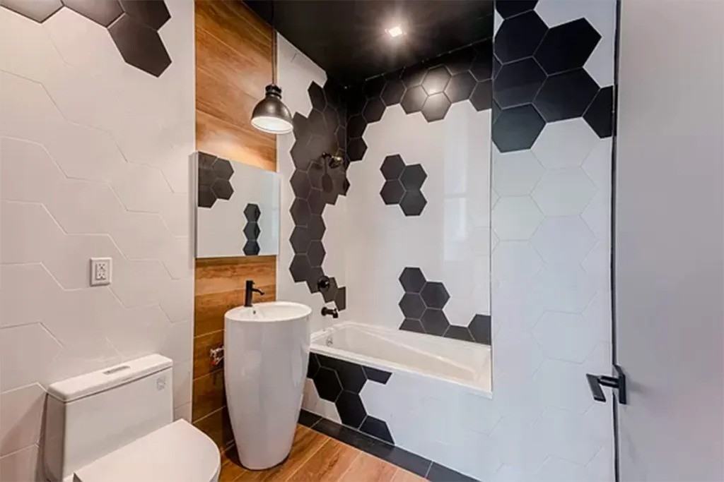 Private Bedroom in 5 Bedroom/3 Bathroom Home - Photo 3 of 9