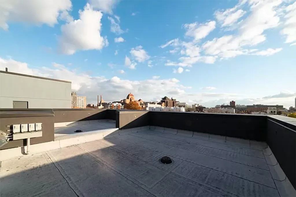 Private Bedroom in 5 Bedroom/3 Bathroom Home - Photo 6 of 9