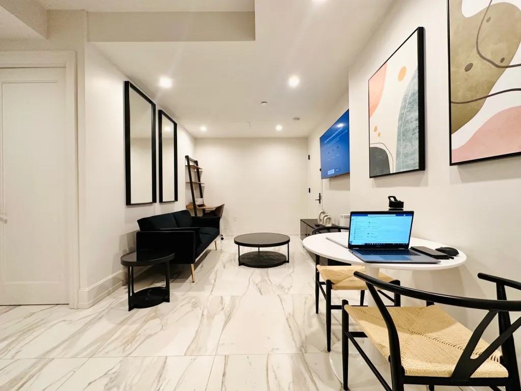 Private Bedroom in 5 Bedroom/1.5 Bathroom Home - Photo 5 of 15