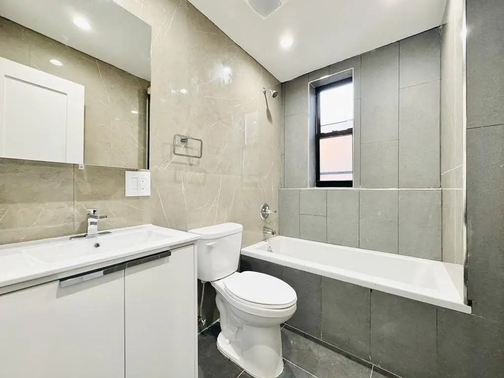 Private Bedroom in 4 Bedroom/1 Bathroom Home - Photo 6 of 6