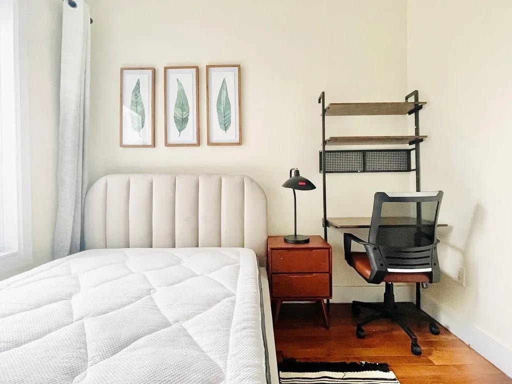 Private Bedroom in 4 Bedroom/1 Bathroom Home - Photo 3 of 7