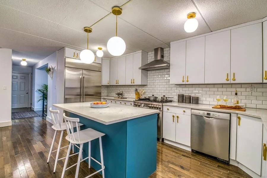 Private Bedroom in 5 Bedroom/3 Bathroom Home - Photo 2 of 4