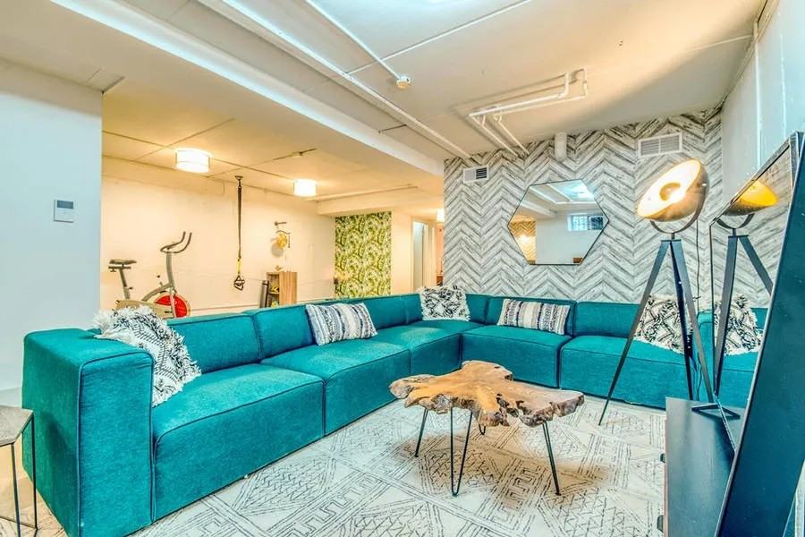 Private Bedroom in 5 Bedroom/3 Bathroom Home - Photo 3 of 4