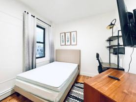 Private Bedroom in 4 Bedroom/1 Bathroom Home - Photo 1 of 1