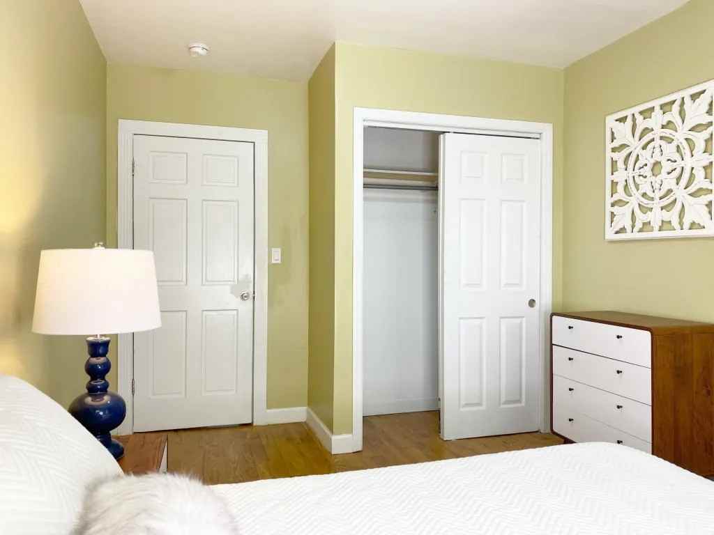 Private Bedroom in 4 Bedroom/1 Bathroom Home - Photo 5 of 7