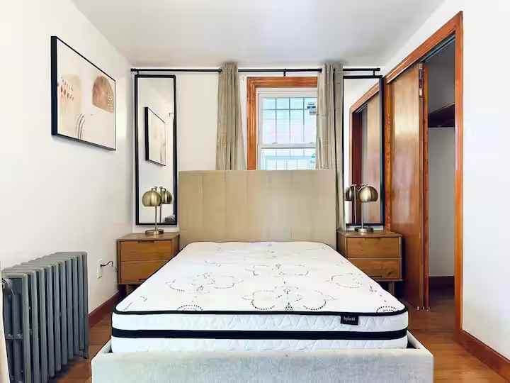 Private Bedroom in 4 Bedroom/2 Bathroom Home - Photo 5 of 9