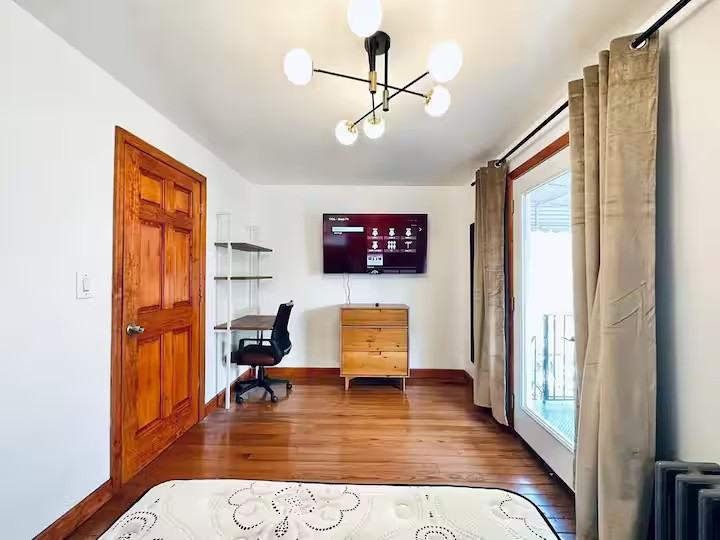 Private Bedroom in 4 Bedroom/2 Bathroom Home - Photo 6 of 9