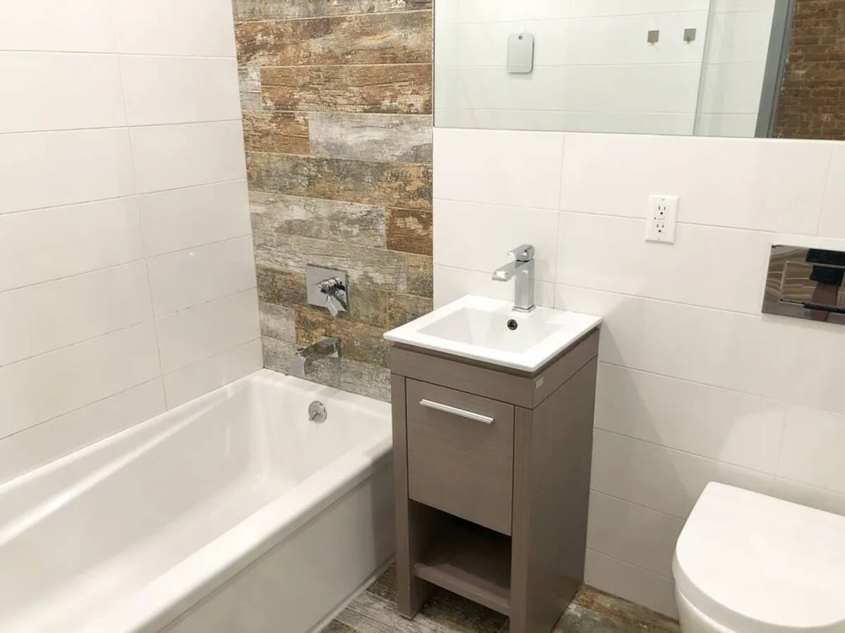 Private Bedroom in 4 Bedroom/1 Bathroom Home - Photo 6 of 8