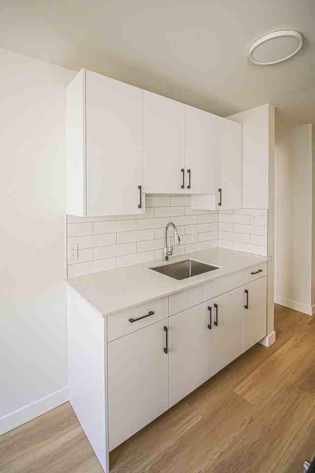 Gilliane - 10965 84th - Photo 4 of 14