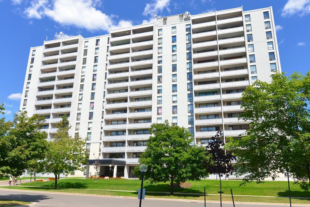 111 Inverlochy Boulevard - Photo 2 of 10