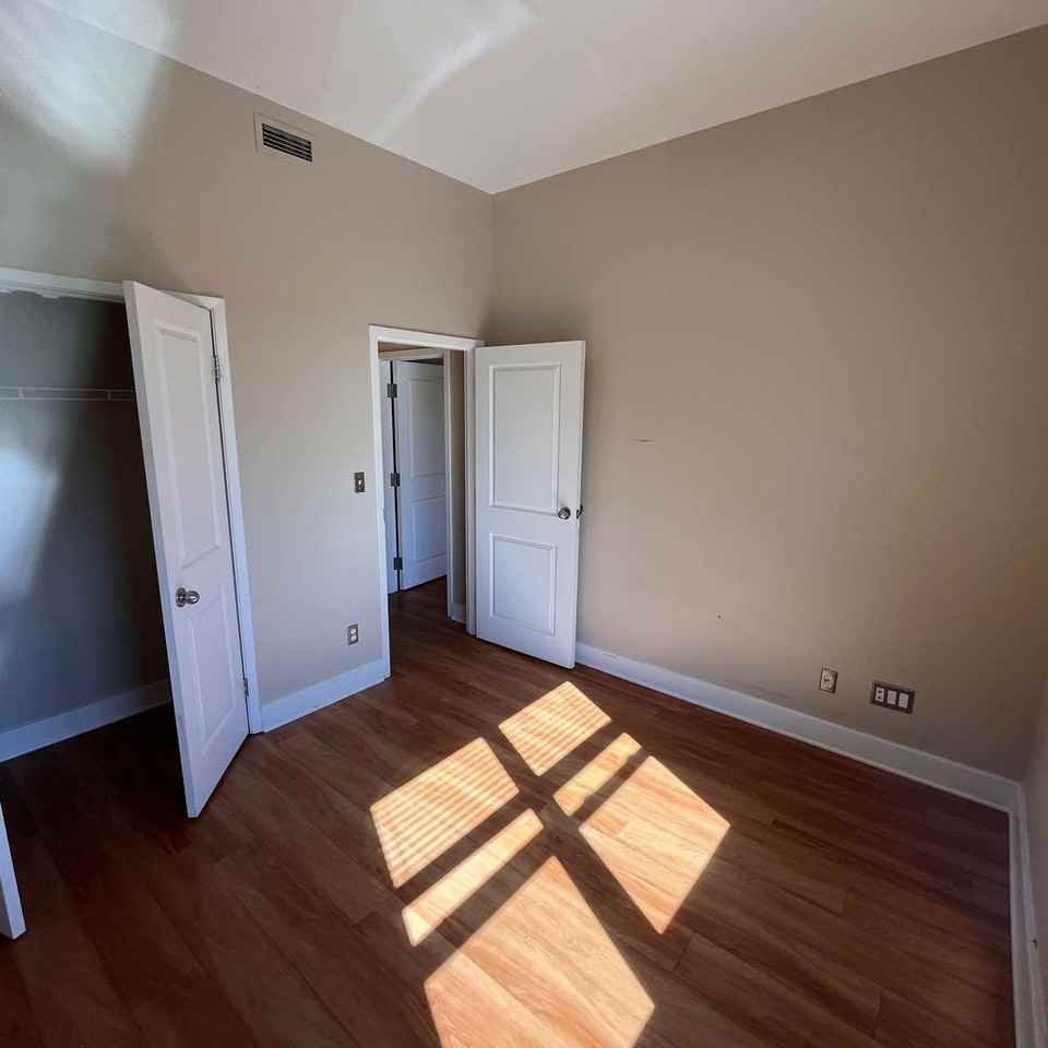 574 Princess Street - Photo 4 of 6