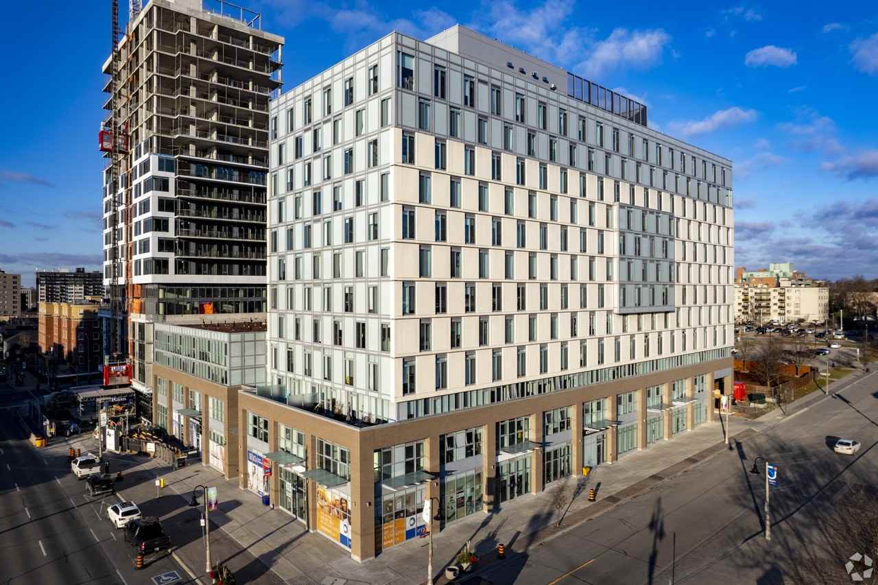 100 Bond St E - Photo 2 of 50