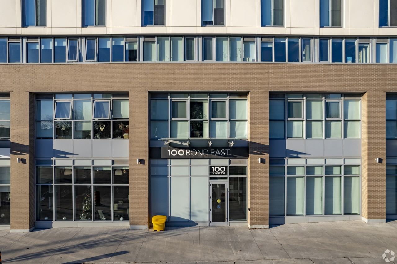 100 Bond St E - Photo 4 of 50