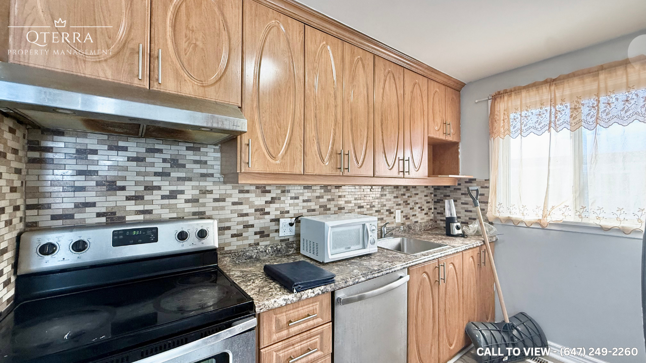 47 Corby Crescent, Brampton, Ontario L6Y 1H3 - Photo 2 of 11