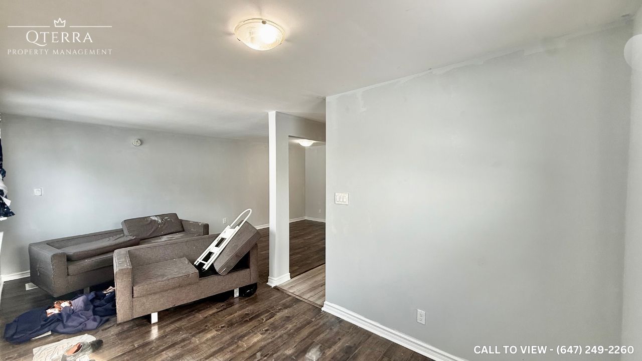 47 Corby Crescent, Brampton, Ontario L6Y 1H3 - Photo 4 of 11