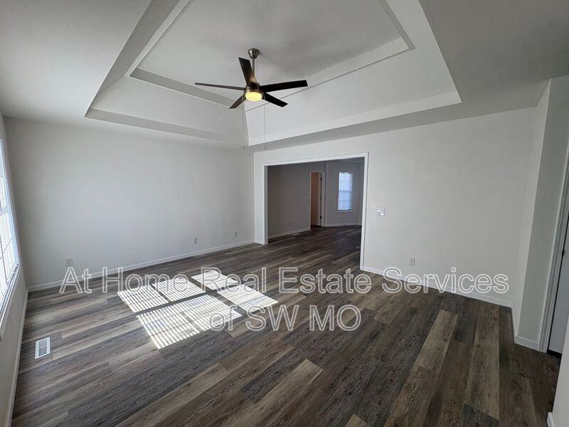 249 E Hardy St - Photo 2 of 14