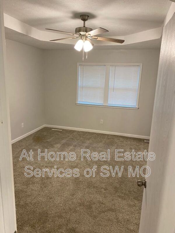 4529 W La Siesta St - Photo 7 of 11