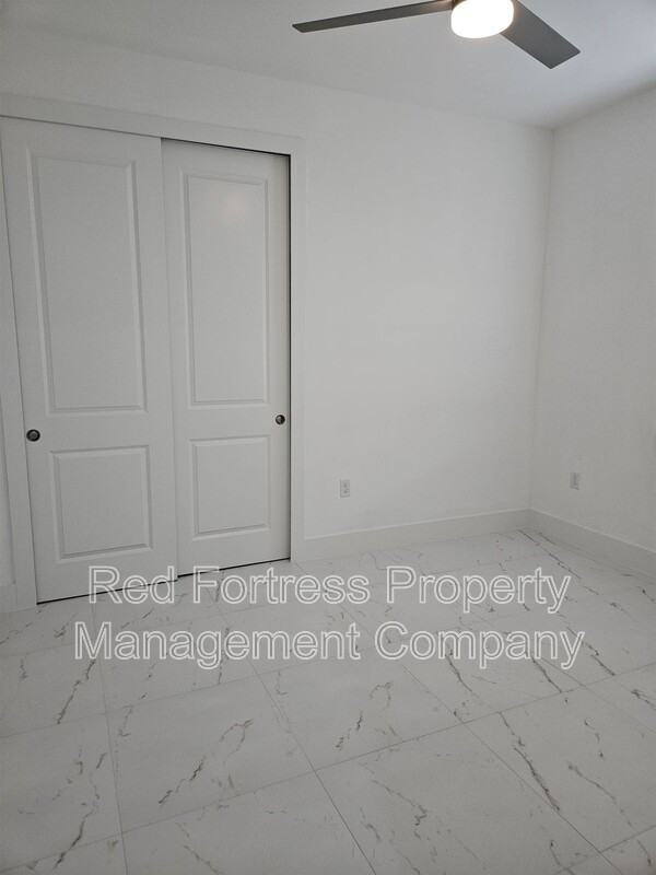 5146 Centennial Blvd - Photo 7 of 10