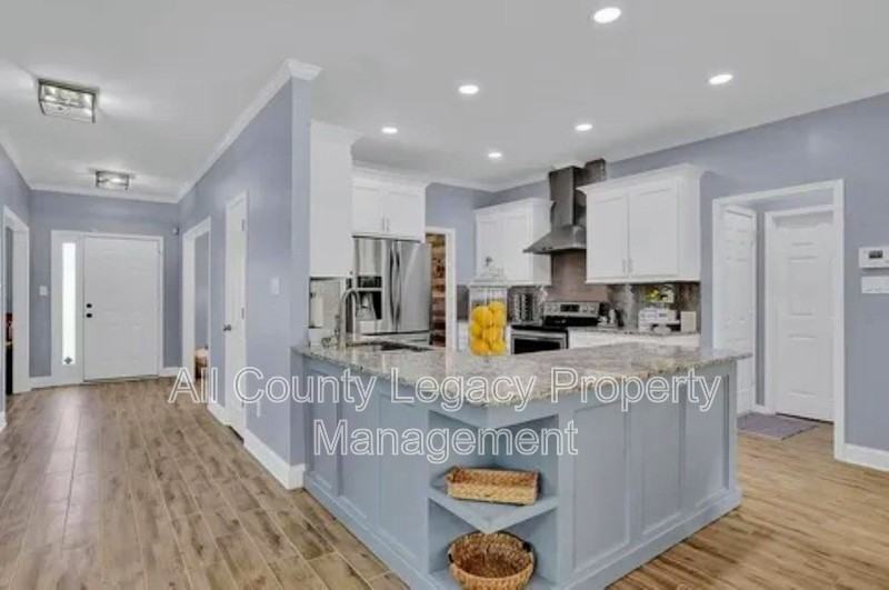 828 Windsor Oak Cir - Photo 2 of 13