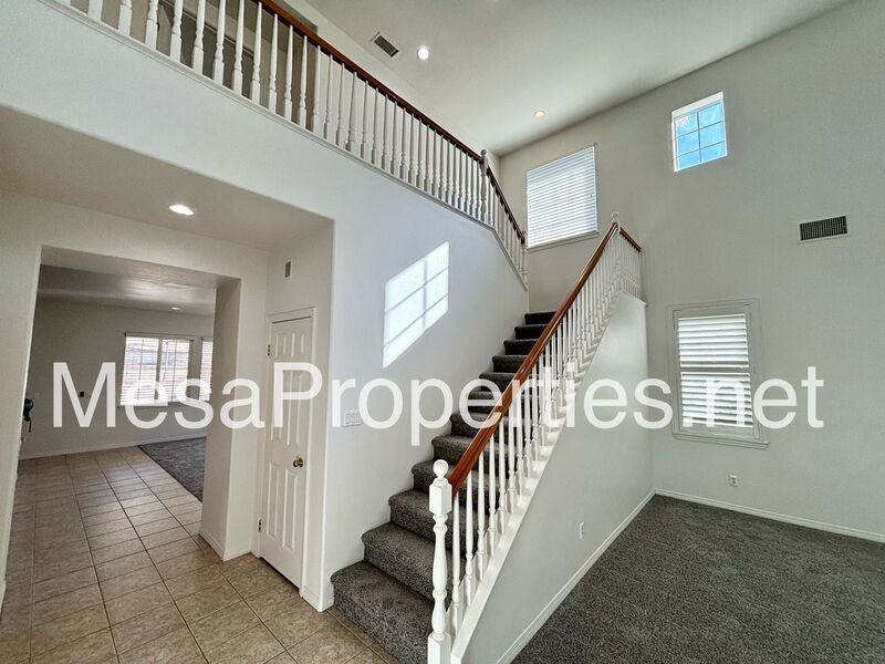 7401 Roundhill Pl - Photo 5 of 33