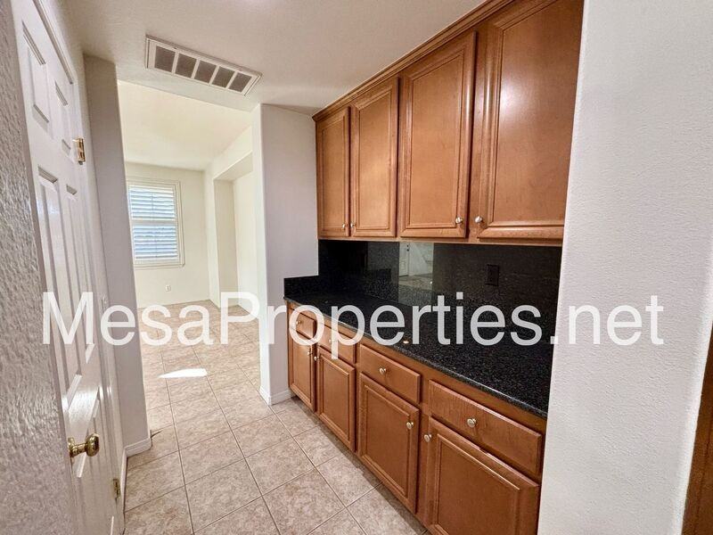 7401 Roundhill Pl - Photo 7 of 33