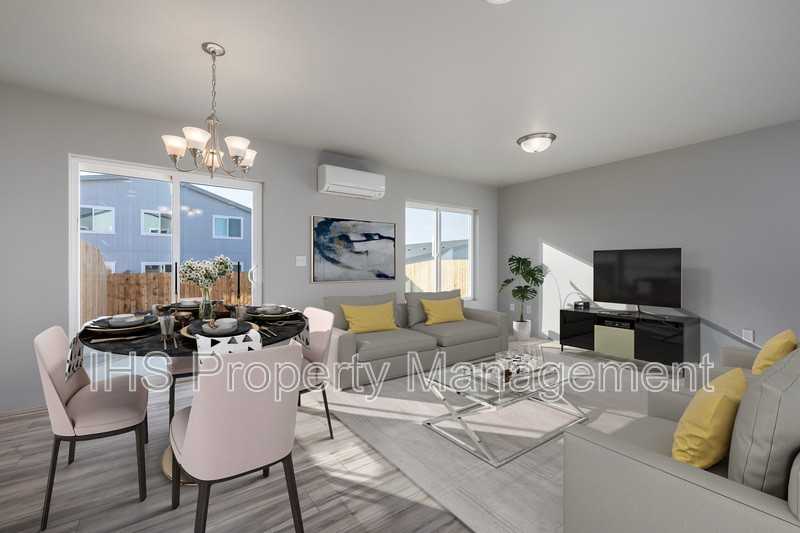 2511 Ronan St #B - Photo 3 of 23