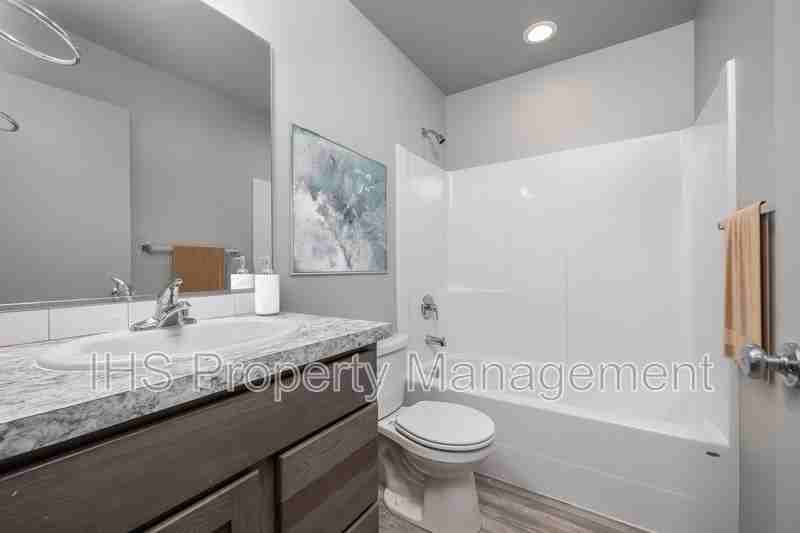 2511 Ronan St #B - Photo 5 of 23