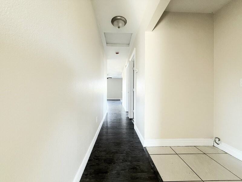 846 W 55th St - Photo 2 of 26