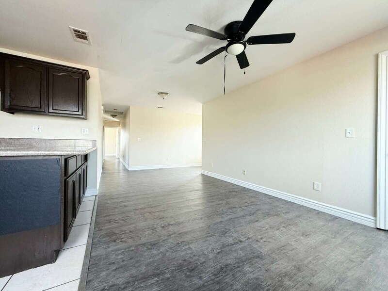 846 W 55th St - Photo 5 of 26