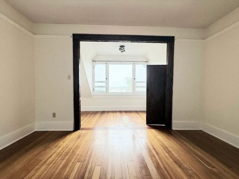 1048 Laguna Ave - Photo 4 of 9